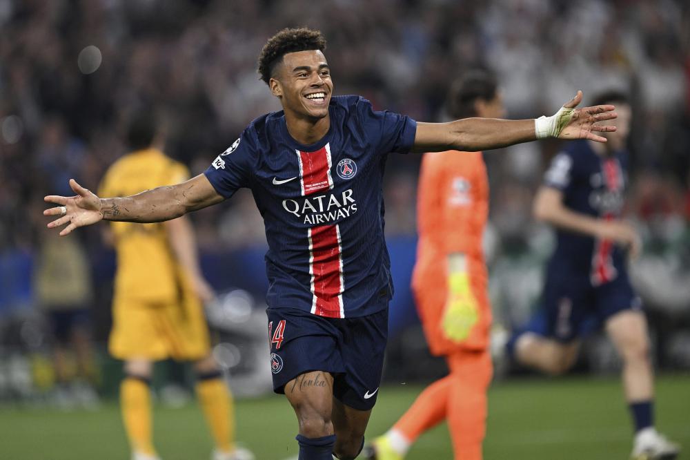 本赛季联盟共有11次35分+10助攻，东契奇一人独占4次